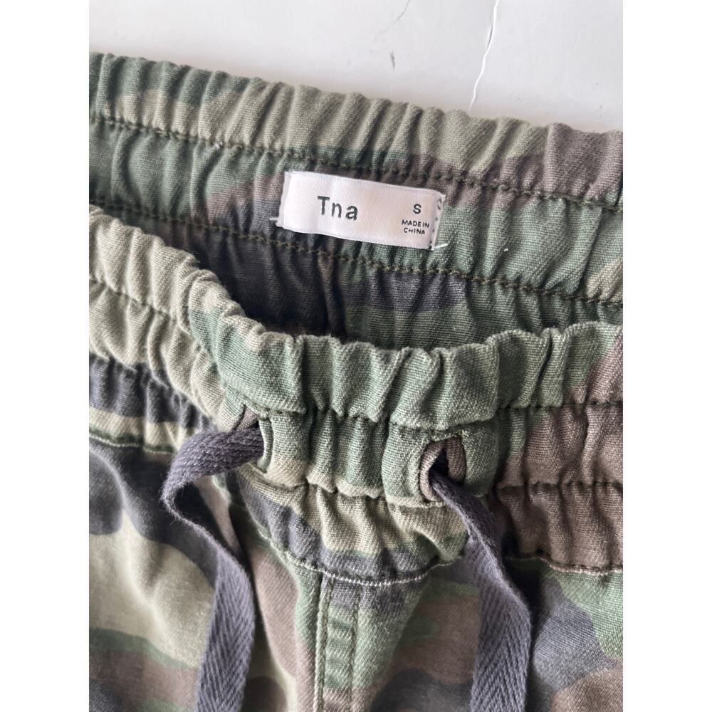 Artiza TNA Camouflage Joggers Sweatpants S Women Green Cuffed Travel Athleisure - Picture 3 of 11